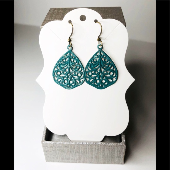 ♡ 2 for 20$ ♡ Floral Cutout Verdigris Earrings - Picture 1 of 4